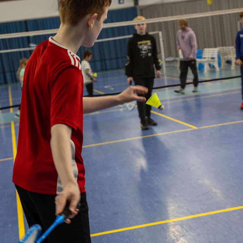 Kinder spielen in den Herbstcamps Badminton & Speedminton in den Schulferien