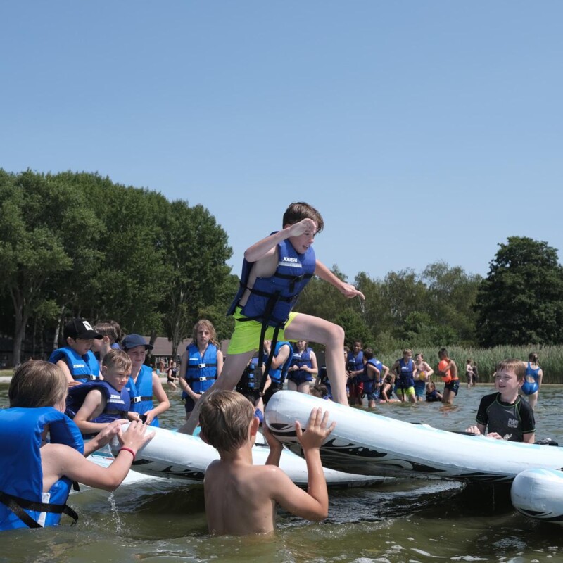 Kinderfreizeit Stand Up Paddle in den Feriencamps Hannover