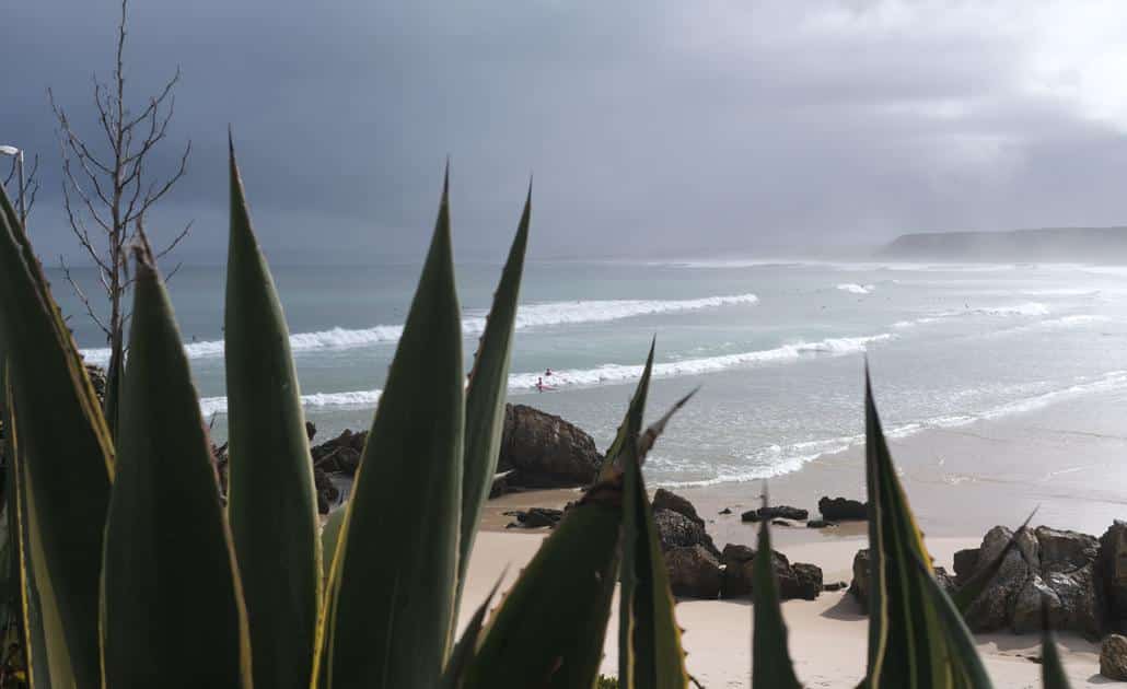 Strand am Atlantik am Surfspot in Portugal am Strand von Baleal in Peniche